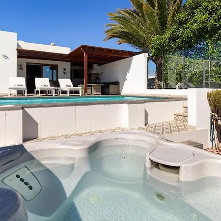 3 Bedroom With Pool And Jacuzzi