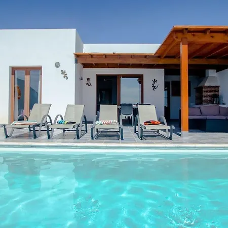 3 Bedroom With Pool And Jacuzzi فيلة *