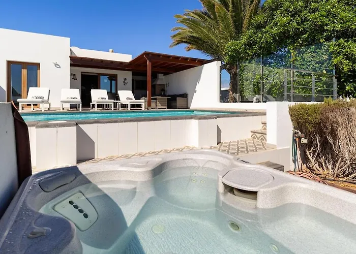 3 Bedroom With Pool And Jacuzzi