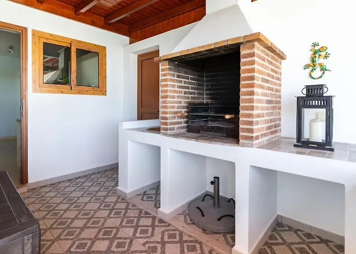 3 Bedroom With Pool And Jacuzzi فيلة *