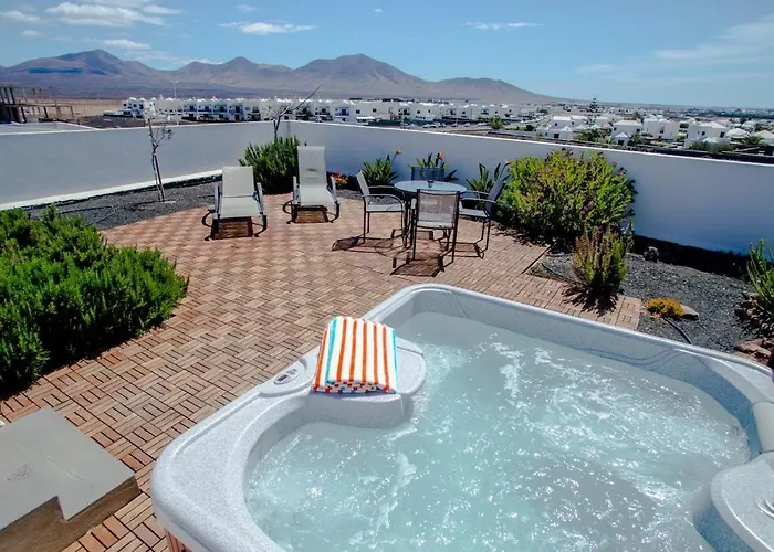 3 Bedroom With Pool And Jacuzzi بلايا بلانكا