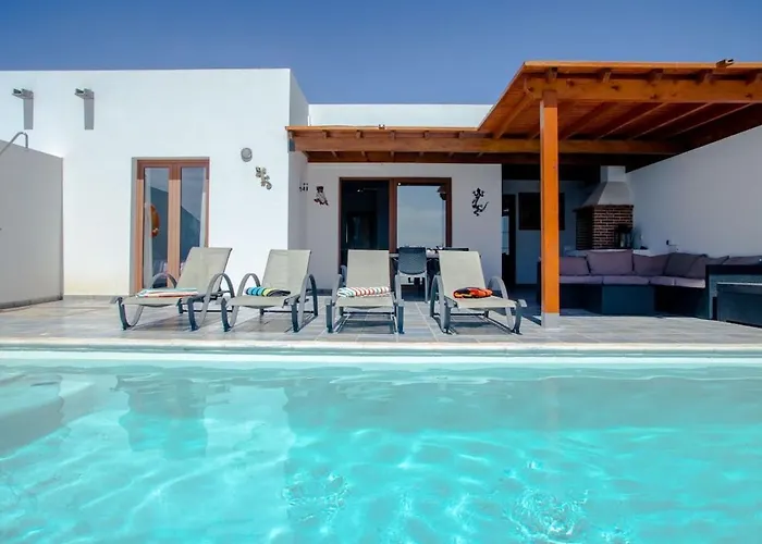 3 Bedroom With Pool And Jacuzzi فيلة *