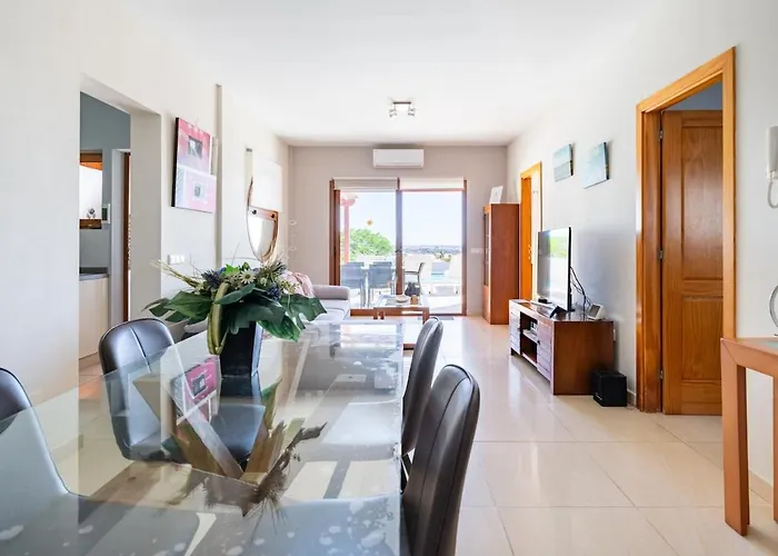 فيلة 3 Bedroom With Pool And Jacuzzi *