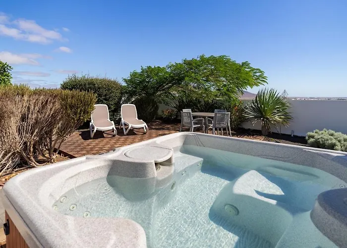3 Bedroom With Pool And Jacuzzi فيلة