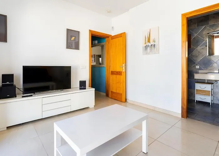 3 Bedroom With Pool And Jacuzzi فيلة *